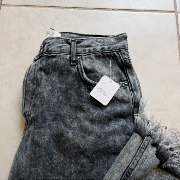 NWT Free People Bottlerocket Grey Maggie Mid Rise Distressed Straight Leg Jeans - Picture 4 of 11